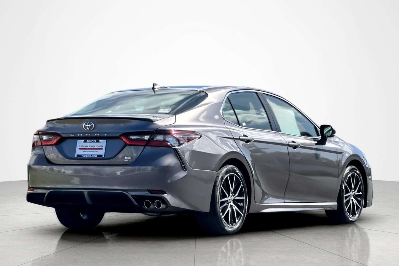 Used 2024 Toyota Camry SE w/ Cold Weather Package AWD/4WD image 5