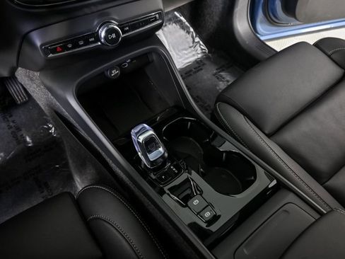 Certified 2025 Volvo XC40 B5 Plus image 18