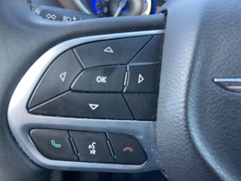 Used 2022 Chrysler Voyager LX image 18