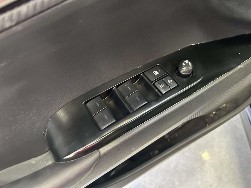 Used 2025 Toyota Camry SE FWD image 17
