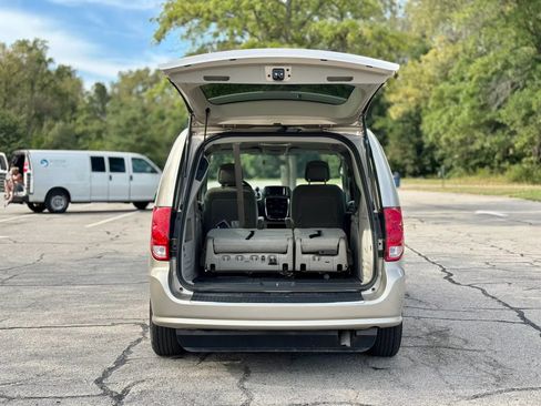 Used 2013 Dodge Grand Caravan Crew FWD image 9