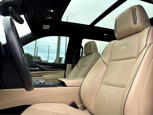 Used 2023 Cadillac Escalade Premium Luxury w/ Performance Package AWD/4WD image 15