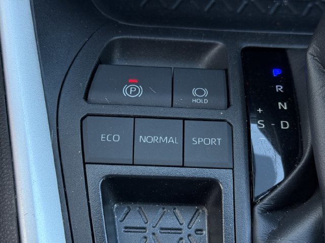 Used 2025 Toyota RAV4 XLE FWD image 21