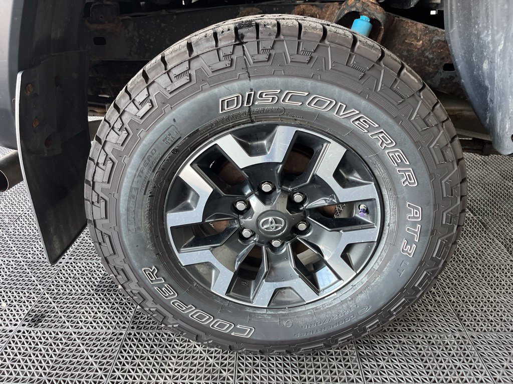 Used 2021 Toyota Tacoma TRD Off-Road w/ Technology Package AWD/4WD image 24