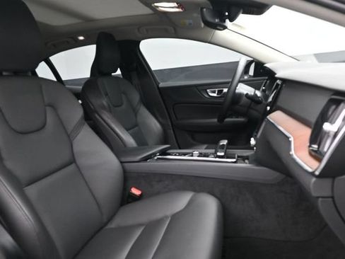 Used 2025 Volvo S60 B5 Plus FWD image 32