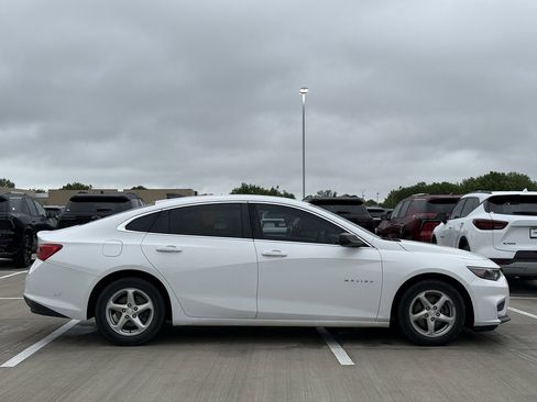 Used 2018 Chevrolet Malibu LS image 3