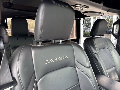 Used 2019 Jeep Wrangler Unlimited Sahara w/ Dual Top Group AWD/4WD image 46