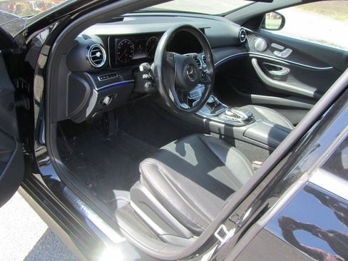 Used 2017 Mercedes-Benz E 300 4MATIC image 17