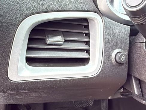 Used 2017 Chevrolet Equinox LT w/ Convenience Package image 38