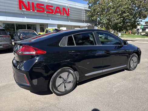 Used 2022 Hyundai Ioniq SE FWD image 7