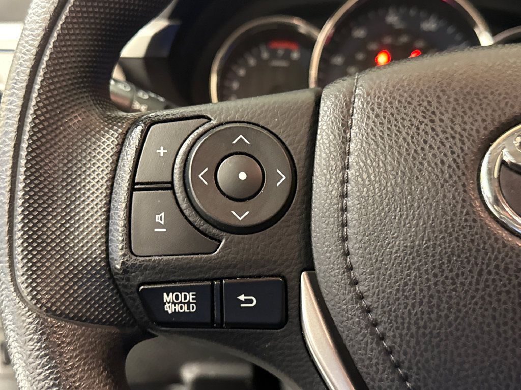 Used 2015 Toyota Corolla LE FWD image 28