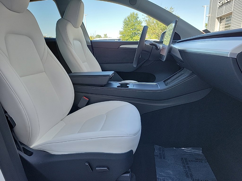 Used 2024 Tesla Model Y Long Range AWD/4WD image 16