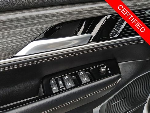 Used 2024 Jeep Wagoneer L Series II w/ Flexible Seating Group image 18