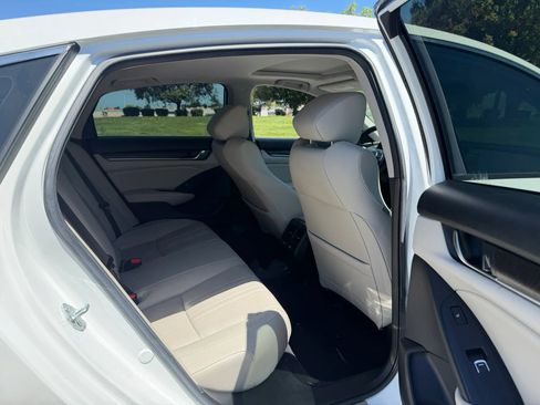 Used 2021 Honda Accord Touring image 17