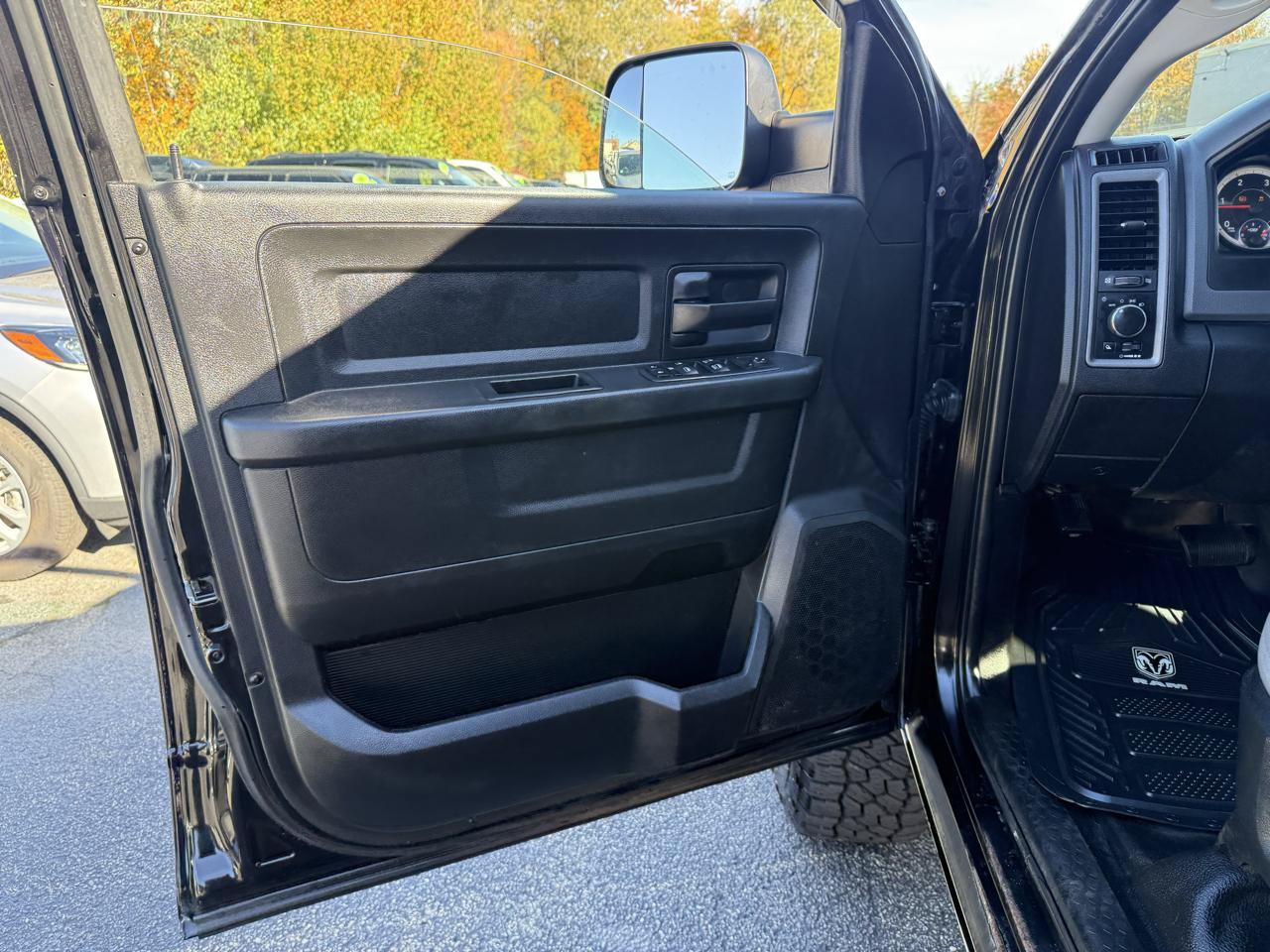 Used 2018 RAM 2500 Tradesman w/ Chrome Appearance Group AWD/4WD image 28
