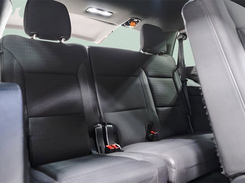 Used 2023 GMC Yukon SLE image 32