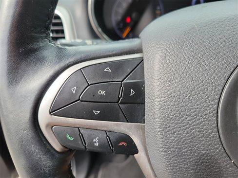 Used 2021 Jeep Grand Cherokee Laredo X image 24