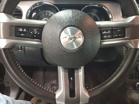 Used 2013 Ford Mustang Premium image 12