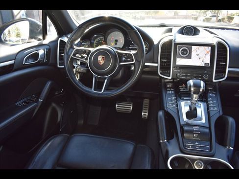 Used 2017 Porsche Cayenne S w/ Premium Package image 30