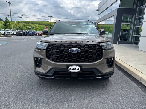 New 2026 Ford Explorer ST-Line w/ ST-Line Street Pack AWD/4WD image 2