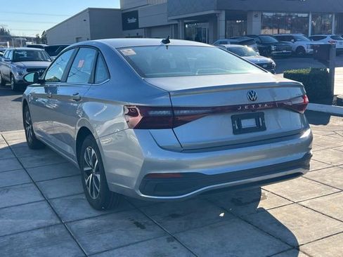 Used 2025 Volkswagen Jetta S image 9