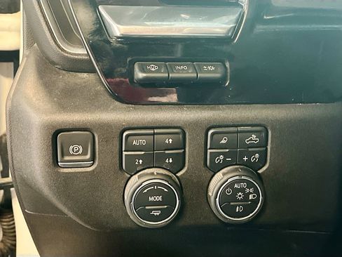 Used 2025 Chevrolet Silverado 1500 LTZ w/ LTZ Premium Package AWD/4WD image 10