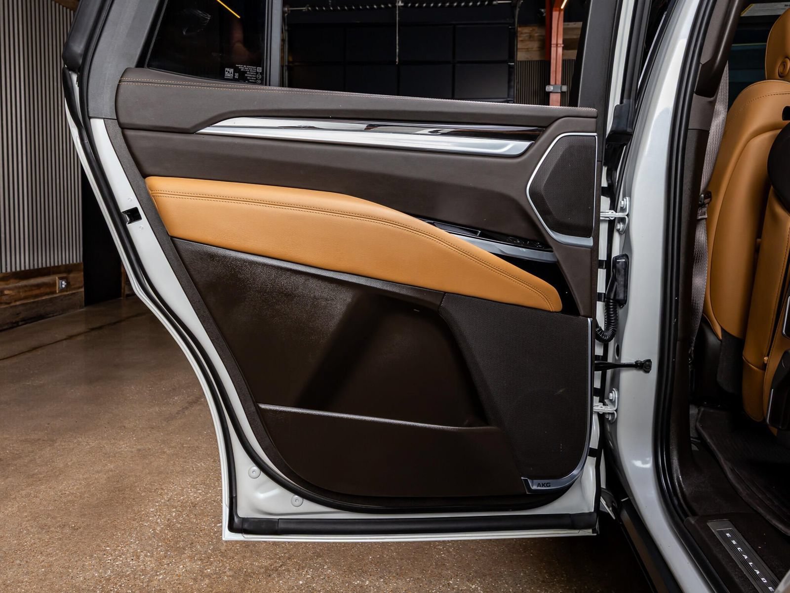 Used 2025 Cadillac Escalade Premium Luxury w/ LPO, Floor Liner Package AWD/4WD image 36
