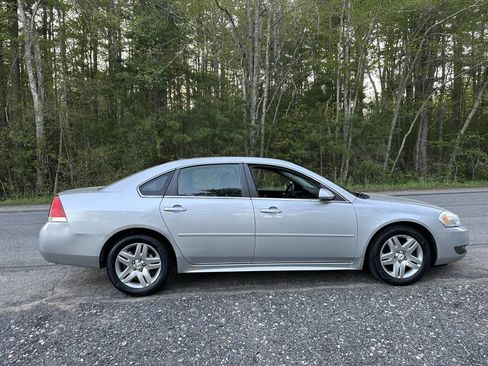 Used 2011 Chevrolet Impala LT FWD image 12