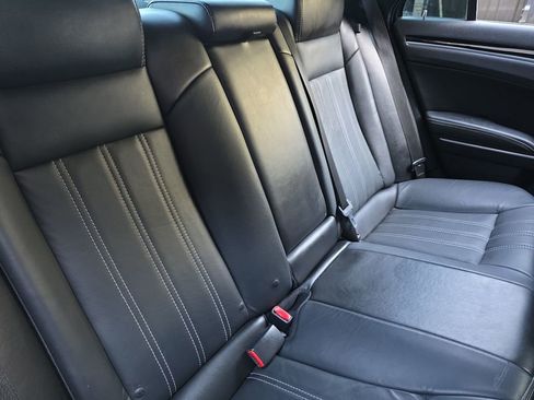 Used 2018 Chrysler 300 S image 17