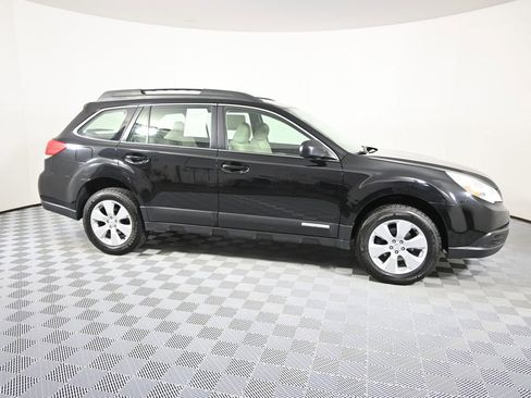 Used 2010 Subaru Outback 2.5i image 8