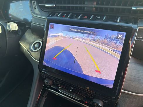 Certified 2023 Jeep Grand Cherokee L Limited image 24