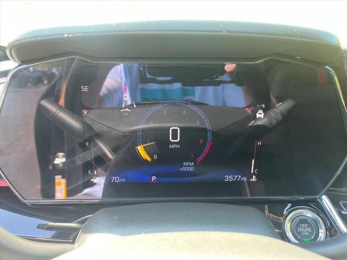 Used 2025 Chevrolet Trax RS w/ Sunroof Package FWD image 9