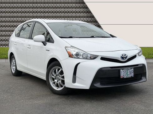 Used 2016 Toyota Prius V Three image 1
