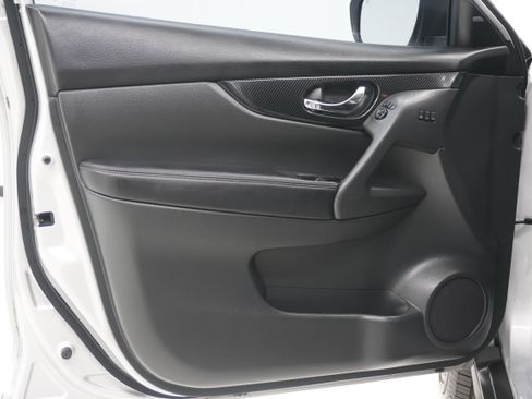 Used 2017 Nissan Rogue SL w/ SL Premium Package FWD image 12