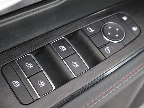 Used 2025 Nissan Kicks SR FWD image 22
