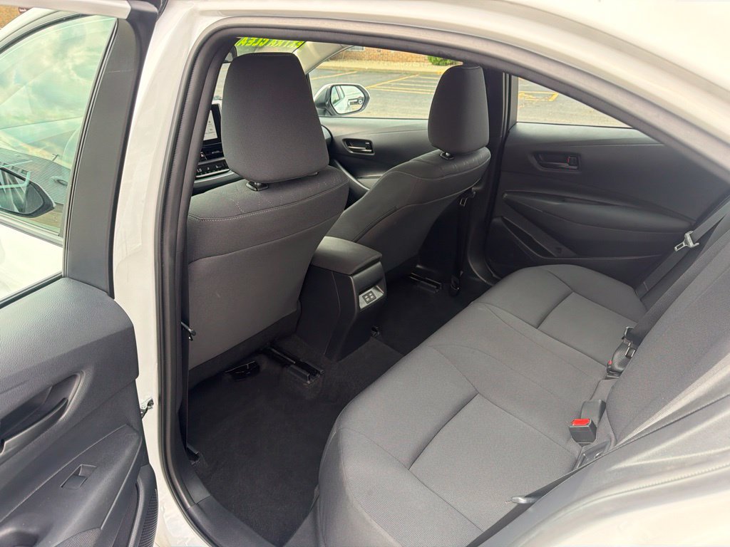 Used 2025 Toyota Corolla LE FWD image 16