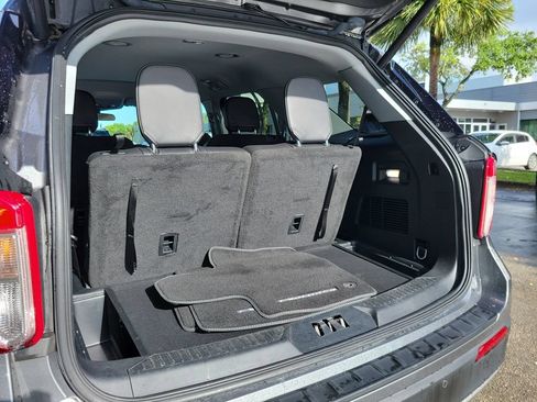 Used 2023 Ford Explorer XLT w/ Equipment Group 202A RWD image 6