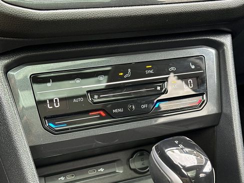 Used 2023 Volkswagen Tiguan SE w/ Panoramic Sunroof Package FWD image 21