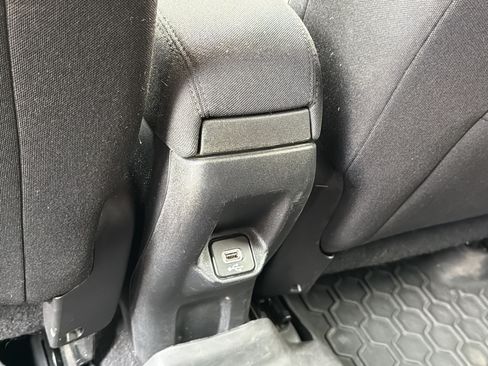Used 2018 Jeep Renegade Latitude AWD/4WD image 11