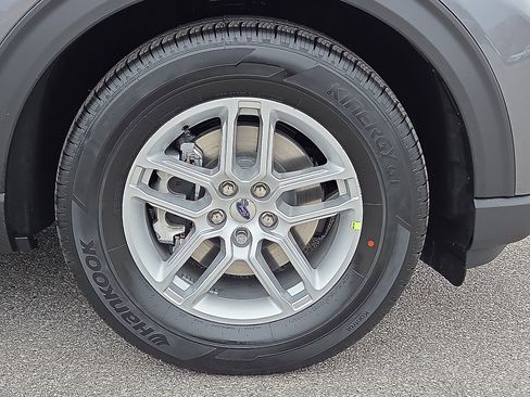 New 2026 Ford Explorer Active RWD image 7