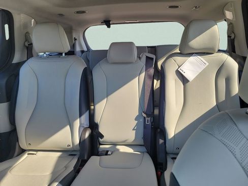 New 2026 Kia Carnival SX FWD image 10