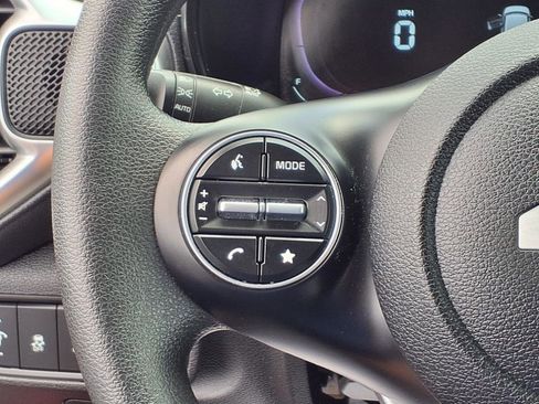 Used 2023 Kia Soul LX image 13