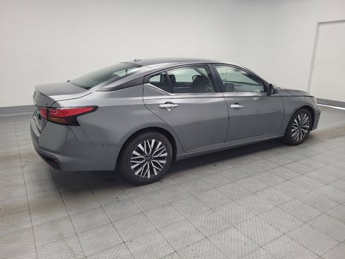 Used 2023 Nissan Altima 2.5 SV FWD image 10