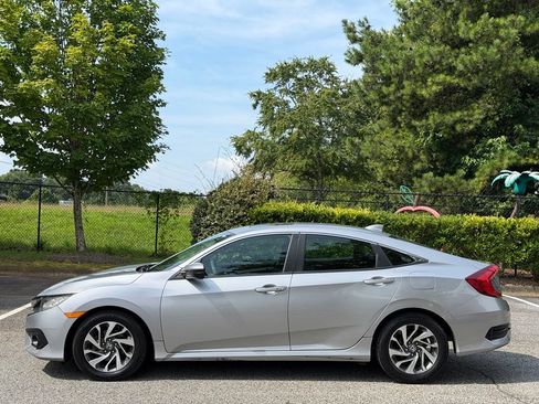 Used 2017 Honda Civic EX image 2
