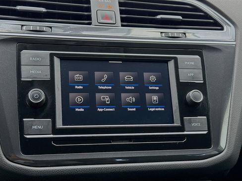 Used 2021 Volkswagen Tiguan S image 9