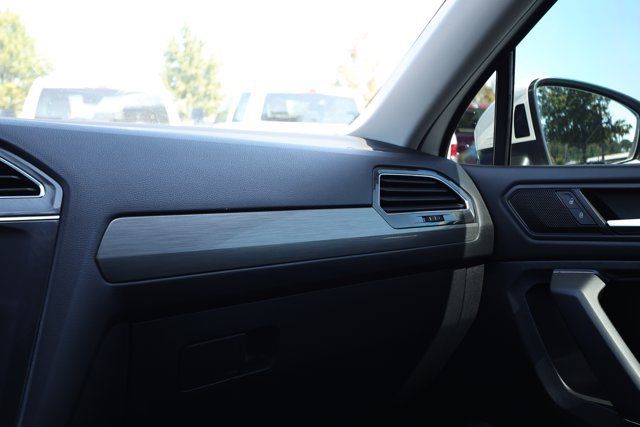Used 2020 Volkswagen Tiguan SE AWD/4WD image 25