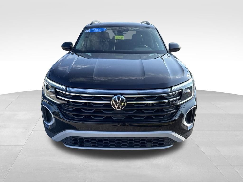 Used 2024 Volkswagen Atlas Peak Edition SE AWD/4WD image 3
