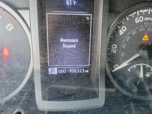 Used 2017 Toyota Tacoma TRD Off-Road w/ Tow Package (A/T) image 4