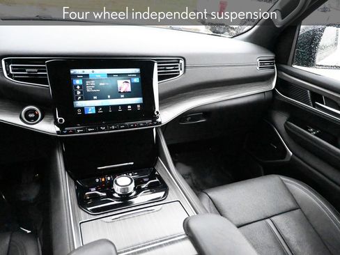 Used 2024 Jeep Wagoneer Series III image 18