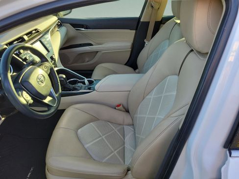 Used 2018 Toyota Camry XLE image 28